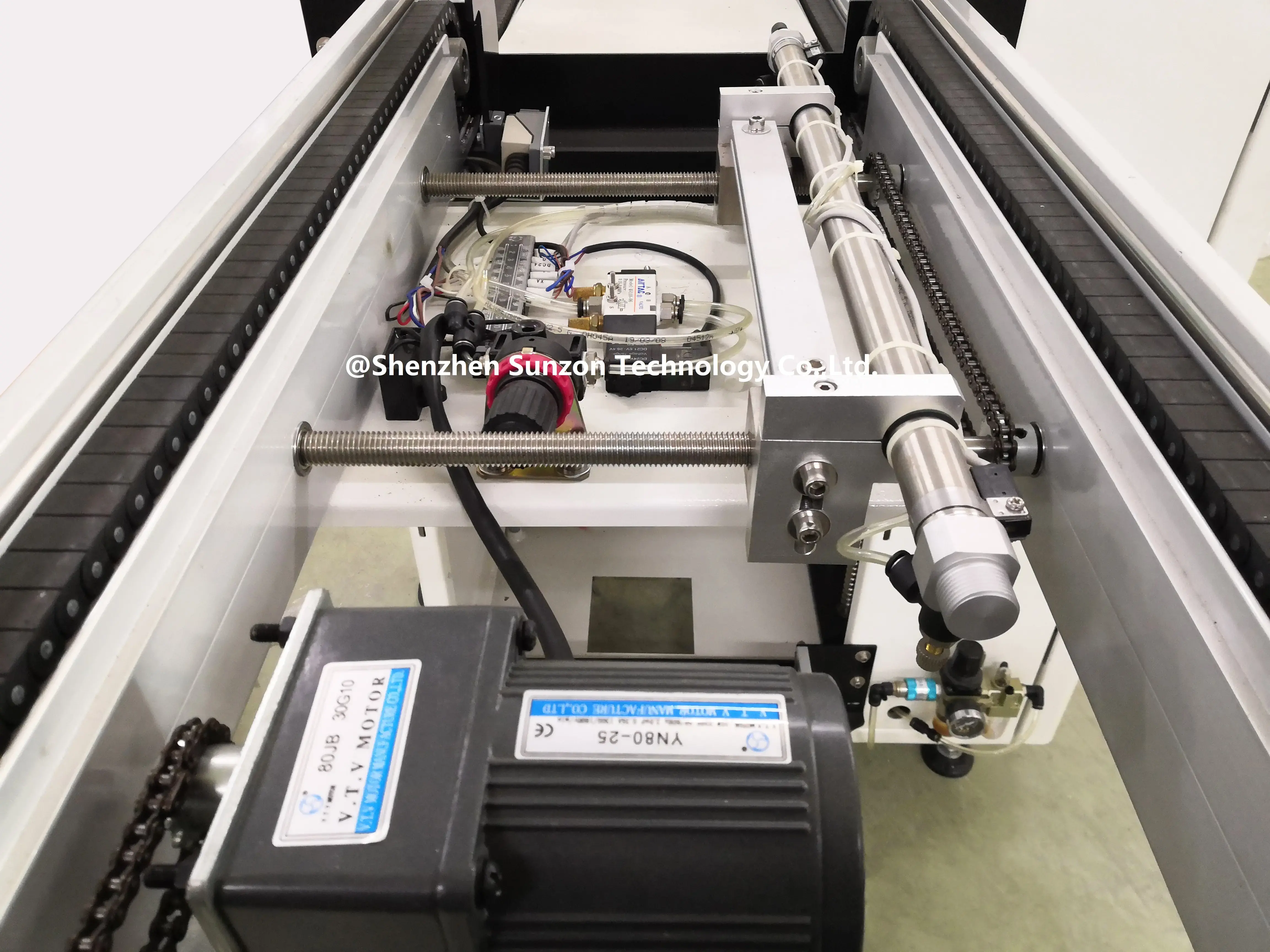 LD-250M-SZ Automatic loader smt machines
PCB magazine loader PCB loading machine 
PCB magazine loader device for PCB production on SMT production line.  